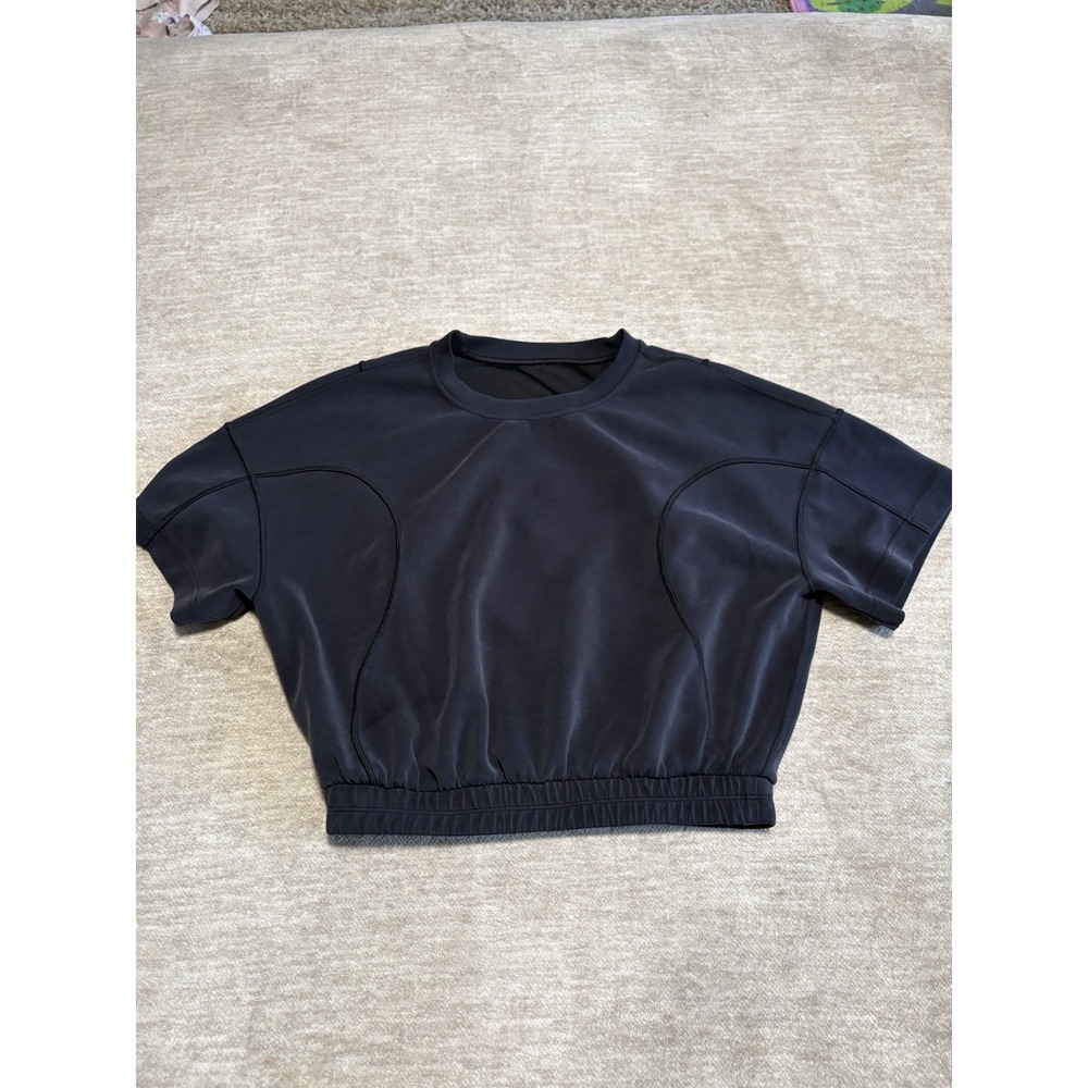 Lululemon Cropped T Shirt Woman's Size 6 Softstreme Gathered Cropped Black